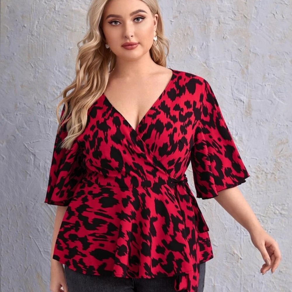 SHEIN Plus Flutter Sleeve Belted All Over Print Top